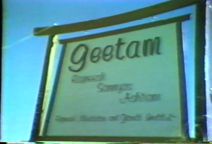 File:Geetam - Another Way of Living (1981) ; still 04m 01s.jpg