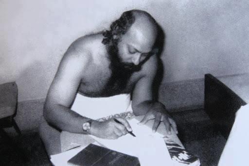 File:Osho writing with pen 01.jpg