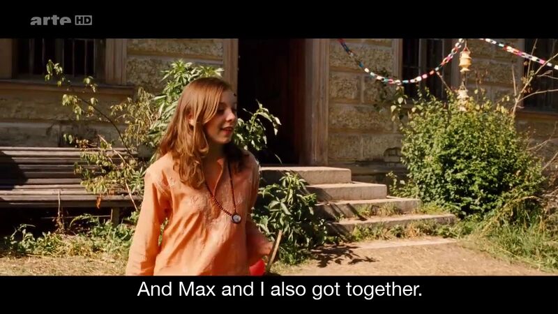 File:Sommer in Orange (2011) ; still 01h 40m 12s - End credits with progression of Lili and Max..jpg