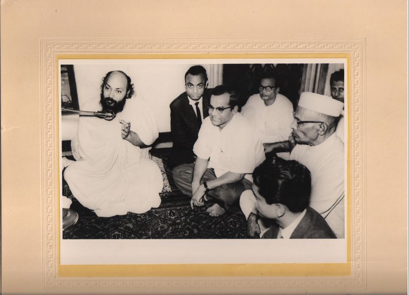 File:Osho-speaking-with-friends-1962.jpg
