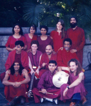 Pune Resort, 2001 : Maneesh, Nivedano, Ojas, Vatayan, Denesh and others