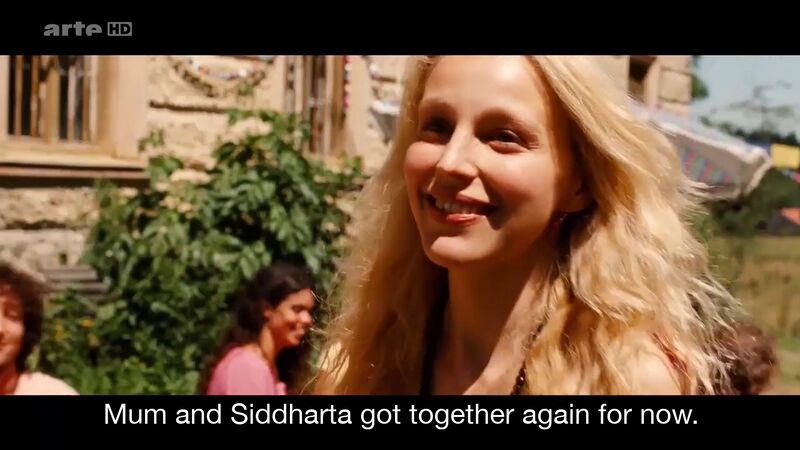 File:Sommer in Orange (2011) ; still 01h 40m 00s - End credits with progression of Amrita and Siddharta..jpg