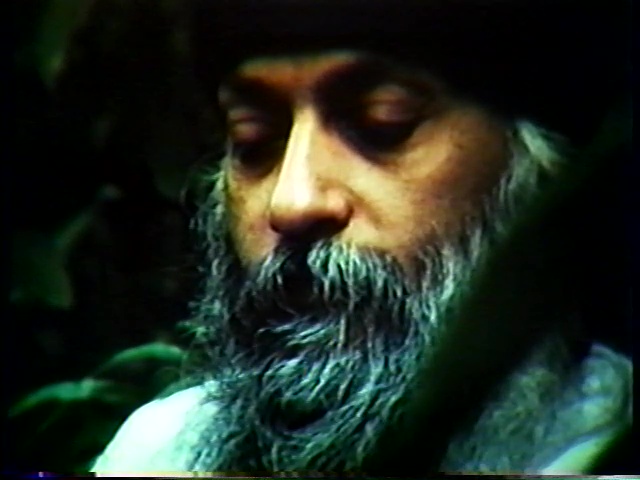 File:The Great Journey - Bhagwan Shree Rajneesh Coming from the East to the West (1982) ; still 10m 29s.jpg