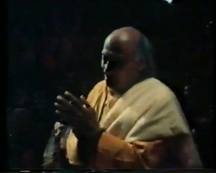 File:Bhagwan (1978) ; 39min 35sec Dadaji (Osho’s father) dancing for Osho.jpg