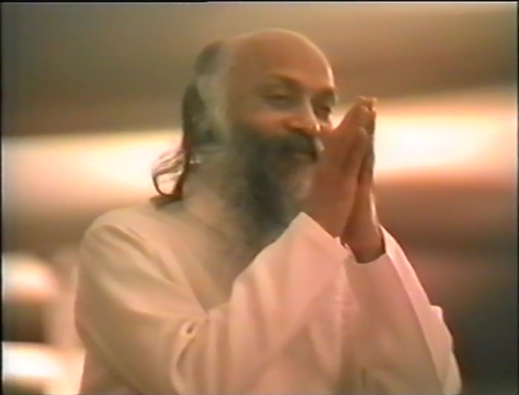 File:1979-07-10 Osho Guru Purnima (film) ; still 48min 26sec.jpg