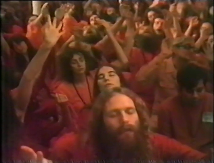 File:1979-07-10 Osho Guru Purnima (film) ; still 18min 45sec.jpg