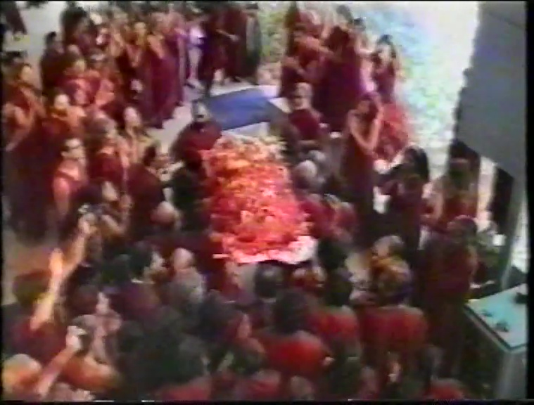 File:Mata Ji Death Celebration (1995) ; still 08min 09sec.jpg
