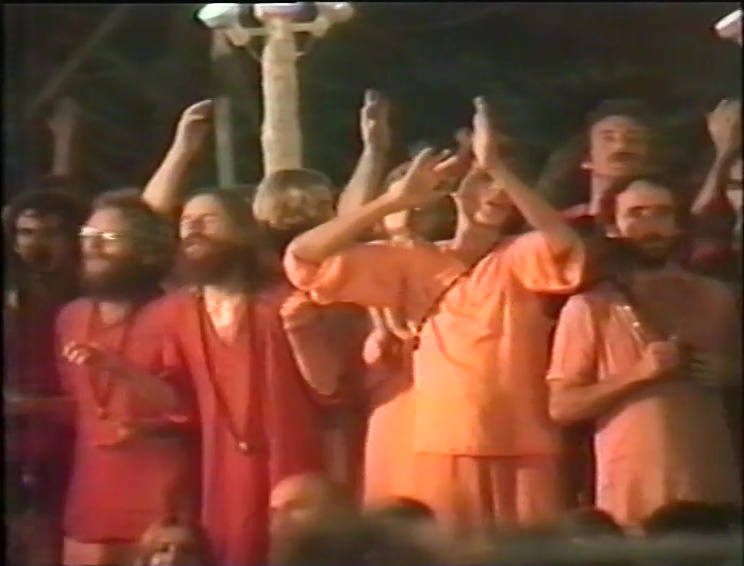 File:1979-07-10 Osho Guru Purnima (film) ; still 51min 12sec.jpg