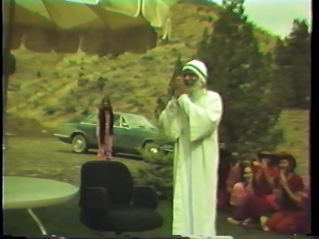File:The Great Journey - Bhagwan Shree Rajneesh Coming from the East to the West (1982) ; still 45m 55s.jpg