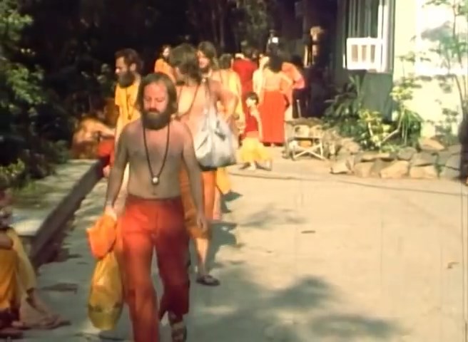 File:Siddhartha - Erinnerungen an Poona (1979) ; still 06min 29sec.jpg