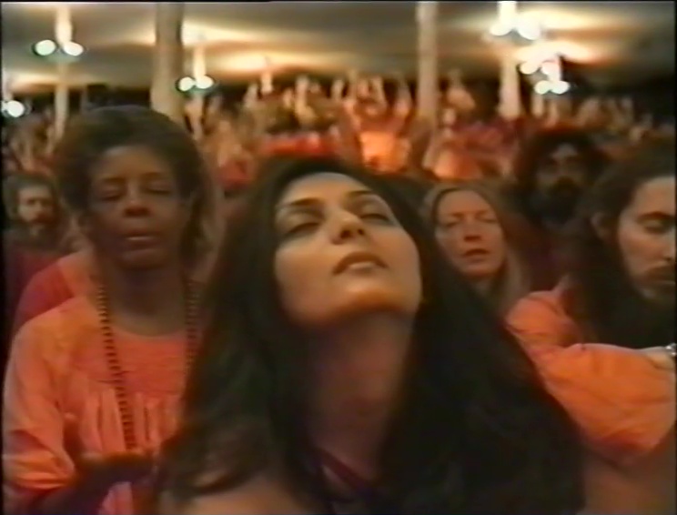 File:1979-07-10 Osho Guru Purnima (film) ; still 26min 23sec.jpg