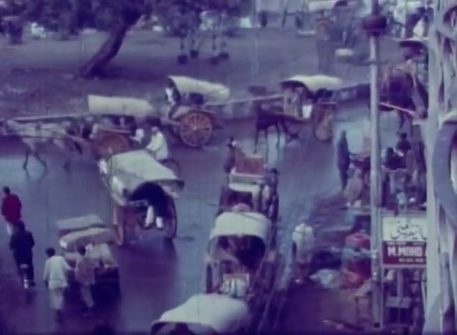 File:Siddhartha - Erinnerungen an Poona (1979) ; still 01min 12sec.jpg