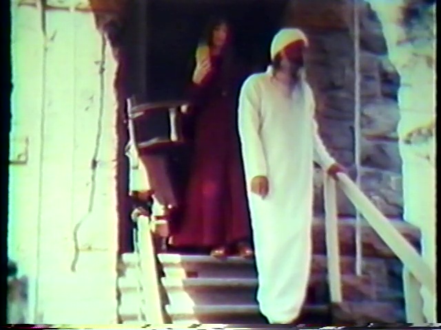 File:The Great Journey - Bhagwan Shree Rajneesh Coming from the East to the West (1982) ; still 37m 39s.jpg