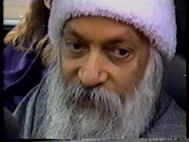 File:TV News USA - Rajneesh Death (1990) ; still 00m 49s.jpg