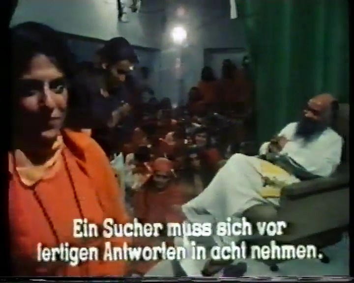 File:Bhagwan (1978) ; 37min 11sec --Ma Yoga Hansa--.jpg