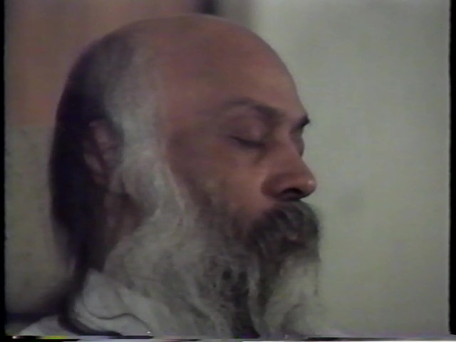 File:The Great Journey - Bhagwan Shree Rajneesh Coming from the East to the West (1982) ; still 18m 51s.jpg