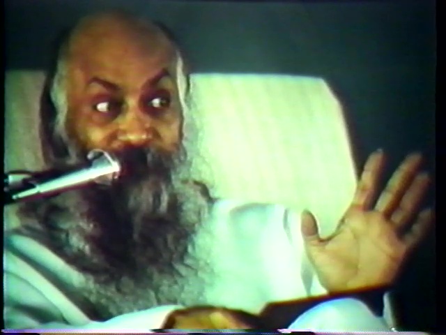 File:The Great Journey - Bhagwan Shree Rajneesh Coming from the East to the West (1982) ; still 03m 07s.jpg