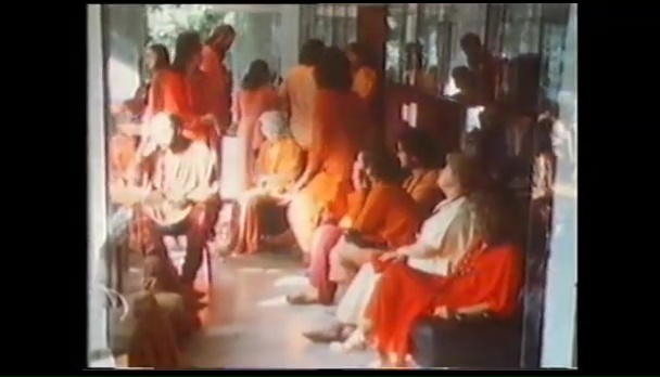 File:Ashram in Poona - Bhagwans Experiment (1979) (version A) ; still 07m 49s.jpg