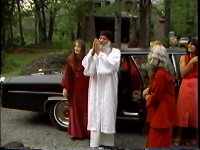 File:The Great Journey - Bhagwan Shree Rajneesh Coming from the East to the West (1982) ; still 24m 05s.jpg