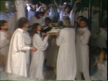 File:Osho Leaving the Body Tape 3 (1990) ; still 22m 28s.jpg