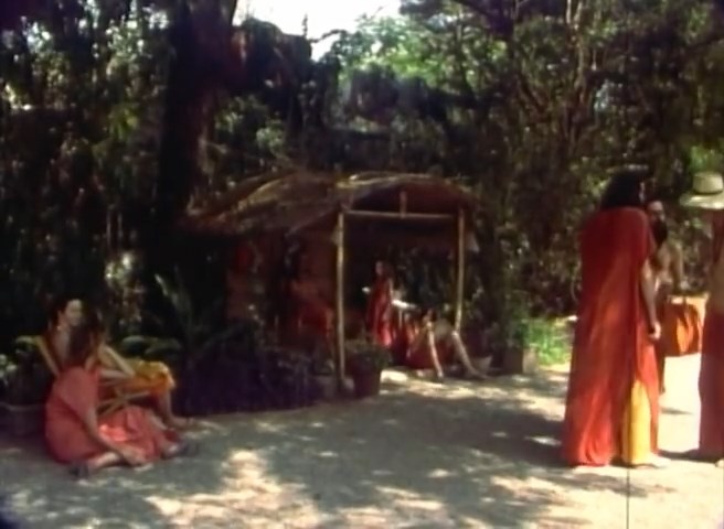 File:Siddhartha - Erinnerungen an Poona (1979) ; still 11min 02sec.jpg