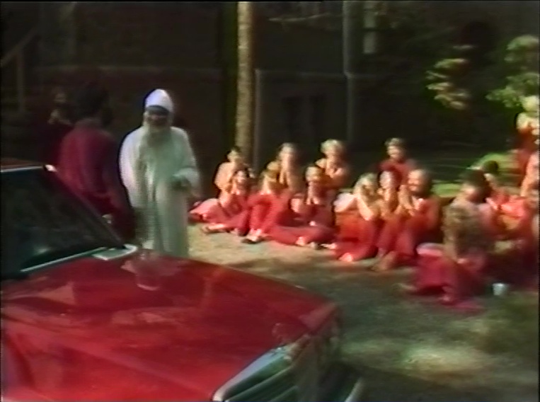 File:1981-06 Spontaneous Satsangs (film) ; still 10min 48sec.jpg