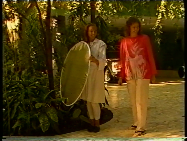 File:Osho Photo Session In Garden (1988) ; still 03min 03sec.jpg