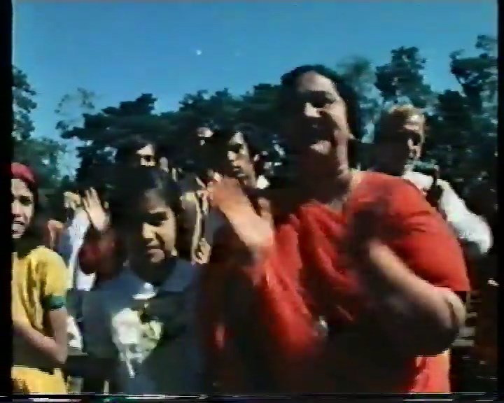 File:Bhagwan (1978) ; 15min 11sec --Ma Yoga Taru--.jpg