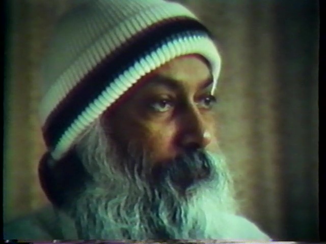 File:The Great Journey - Bhagwan Shree Rajneesh Coming from the East to the West (1982) ; still 46m 09s.jpg