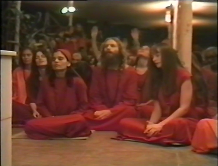 File:1979-07-10 Osho Guru Purnima (film) ; still 10min 52sec.jpg