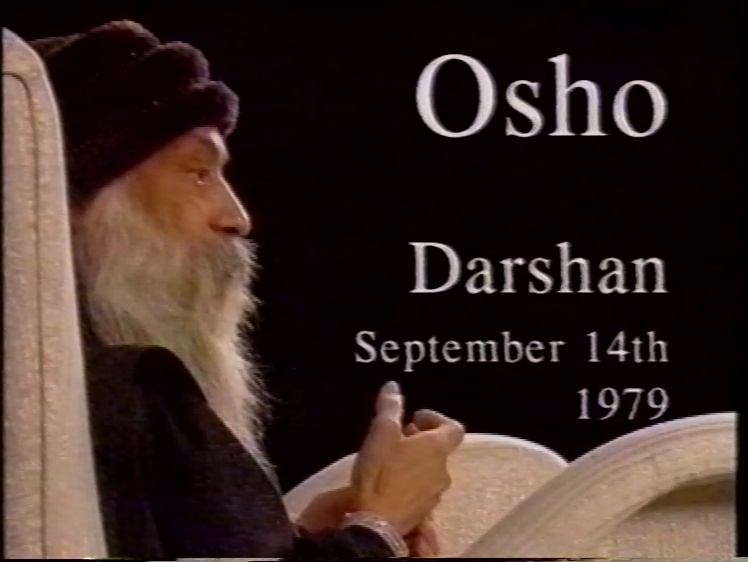File:1979-09-14 Osho Darshan (film) ; still 00min 12sec.jpg