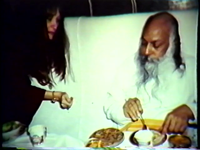 File:The Great Journey - Bhagwan Shree Rajneesh Coming from the East to the West (1982) ; still 21m 15s.jpg