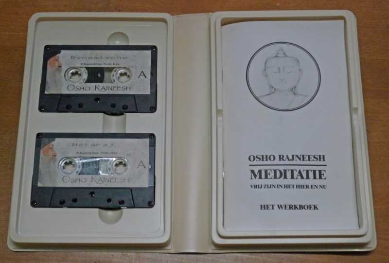 File:Meditatie, vrij zijn in het hier en nu- het werkboek (1989) - box inside.jpg