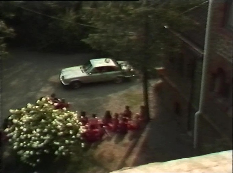 File:1981-06 Spontaneous Satsangs (film) ; still 20min 14sec.jpg