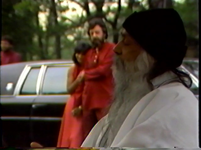 File:The Great Journey - Bhagwan Shree Rajneesh Coming from the East to the West (1982) ; still 26m 57s.jpg
