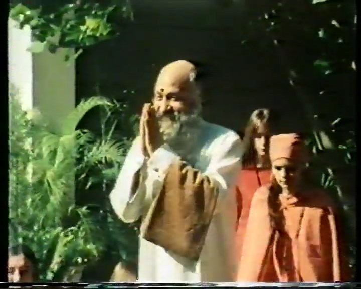 File:Bhagwan (1978) ; 43min 34sec --Ma Prem Nirvano-- , --Ma Yoga Laxmi--.jpg