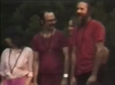 File:Osho at Chidvilas (1981) ; still 00min 09sec Swami Sagar middle (crazy Sagar).jpg