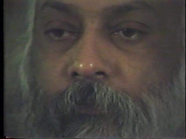 File:The Great Journey - Bhagwan Shree Rajneesh Coming from the East to the West (1982) ; still 13m 07s.jpg