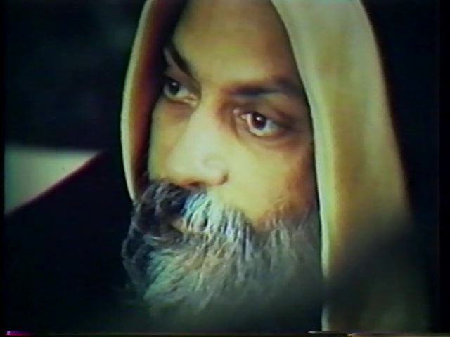File:The Great Journey - Bhagwan Shree Rajneesh Coming from the East to the West (1982) ; still 02m 44s.jpg