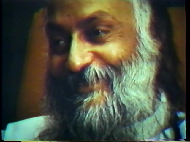 File:The Great Journey - Bhagwan Shree Rajneesh Coming from the East to the West (1982) ; still 03m 34s.jpg