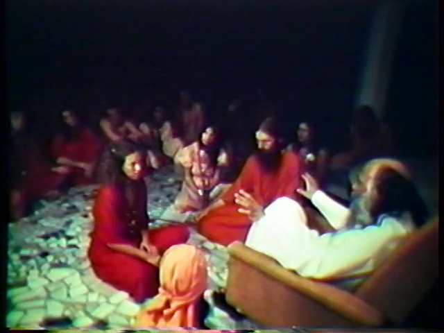 File:The Great Journey - Bhagwan Shree Rajneesh Coming from the East to the West (1982) ; still 03m 38s.jpg