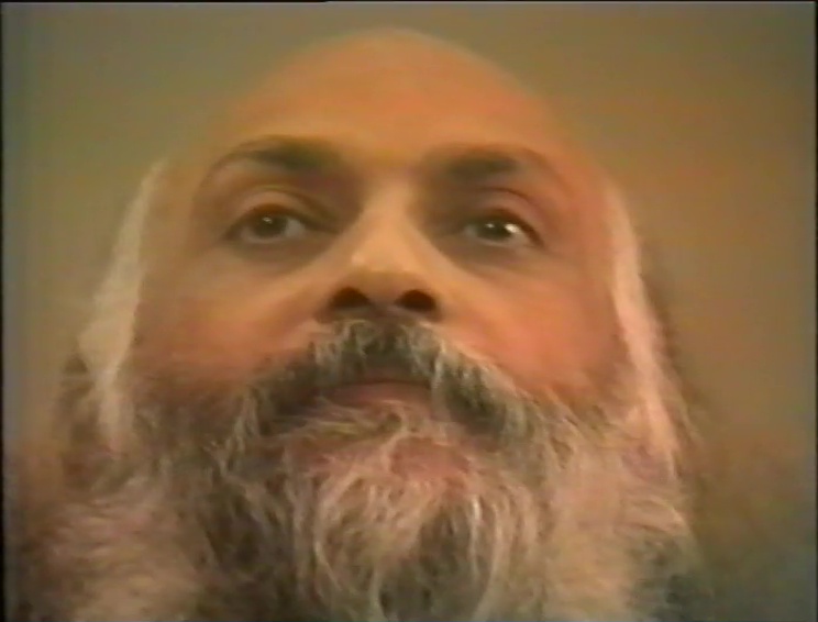 File:1979-07-10 Osho Guru Purnima (film) ; still 11min 29sec.jpg