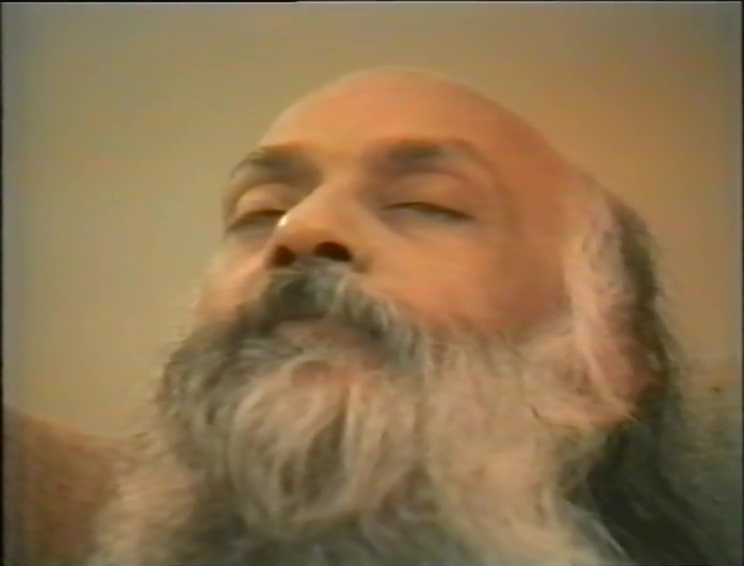 File:1979-07-10 Osho Guru Purnima (film) ; still 40min 19sec.jpg