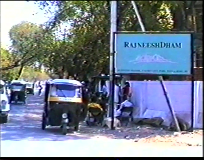 File:Poona 1988 And Beyond (1988) ; still 21m 03s.jpg
