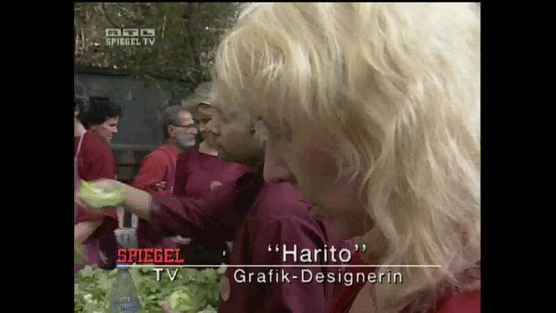 File:Spiegel TV - Die Jünger Bhagwans (1999) ; still 03m 06s.jpg