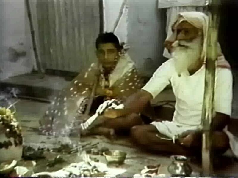 File:A Contemporary Guru - Rajnish (1974) ; still 03m 44s.jpg
