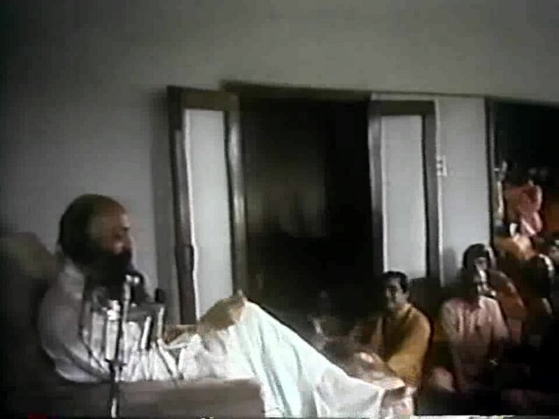 File:A Contemporary Guru - Rajnish (1974) ; still 11m 08s.jpg