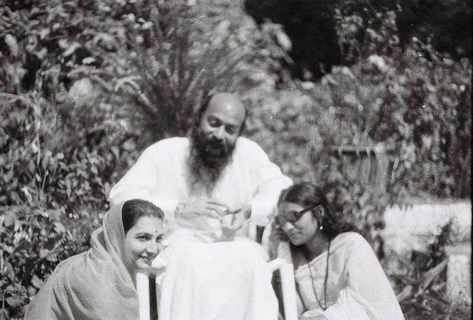 unknown ma, Osho and Kranti (right) at Mt. Abu, Sep 1971