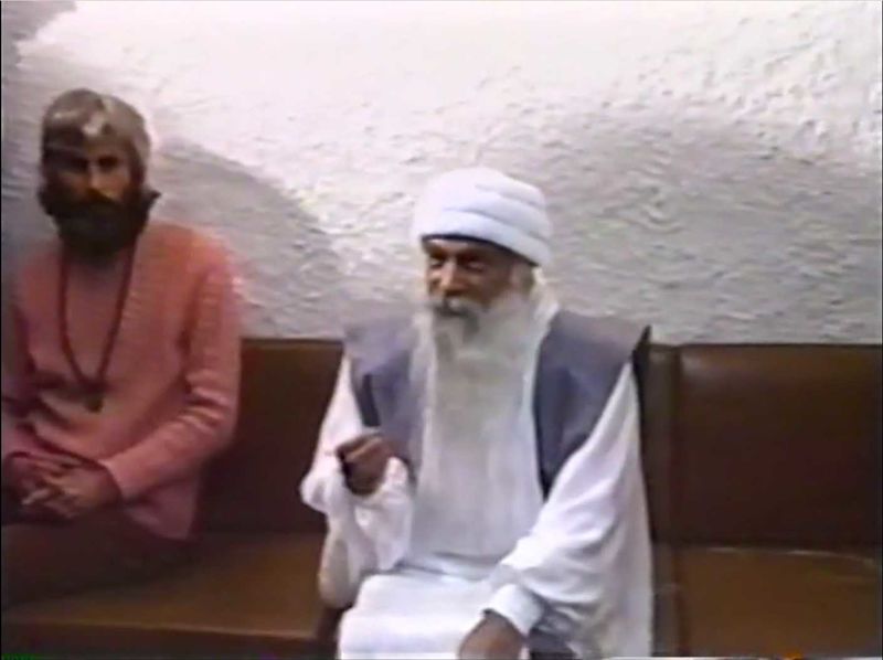 File:Socrates 07 Amrito, Osho talking to the press on Athens Intl Airport.jpg