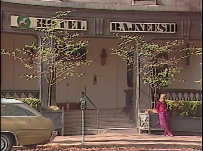 File:Rajneesh - News Footage KKGW (1985) ; still 06m 07s.jpg
